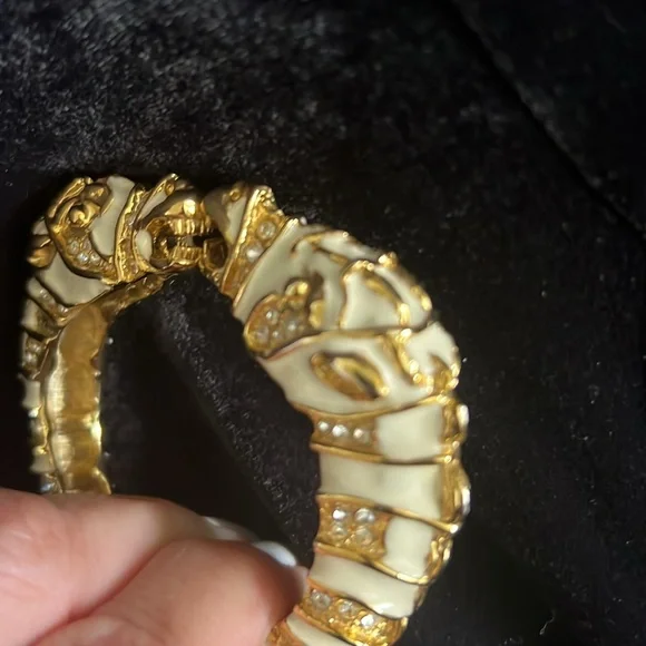 Kenneth Jay Lane enamel zebra bracelet with rhinestones - Picture 8 of 8
